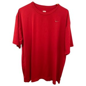 NIKE Men's Training T-shirt. NikeFIT
